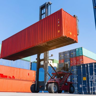 forklift-working-in-the-containe